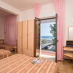 Ξενοδοχείο Pineta 3*